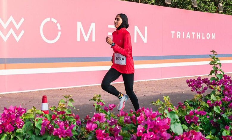 بیش از 400 نفر در مسابقات سه گانه زنان دبی شرکت کردند