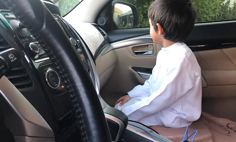 نشستن کودکان زیر 10 سال روی صندلی شاگرد 400 درهم جریمه دارد