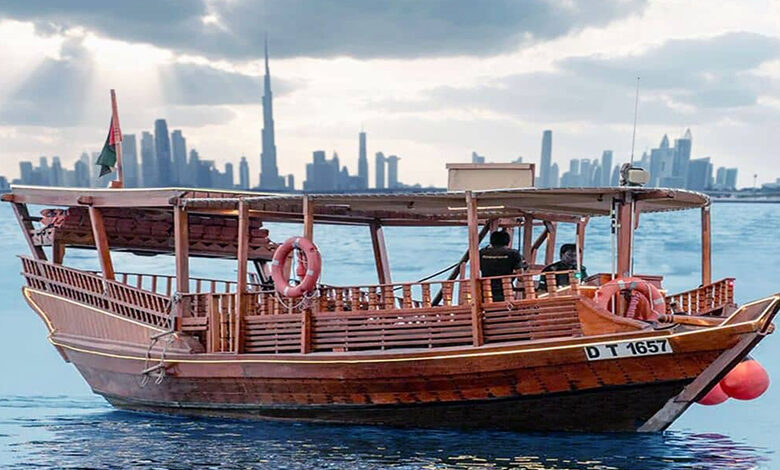 سفر با قایق سنتی موتوری در کانال دبی(فقط 25 درهم!)