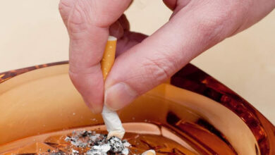 در امارات سیگار کشیدن در حضور کودکان ۵ هزار درهم جریمه دارد