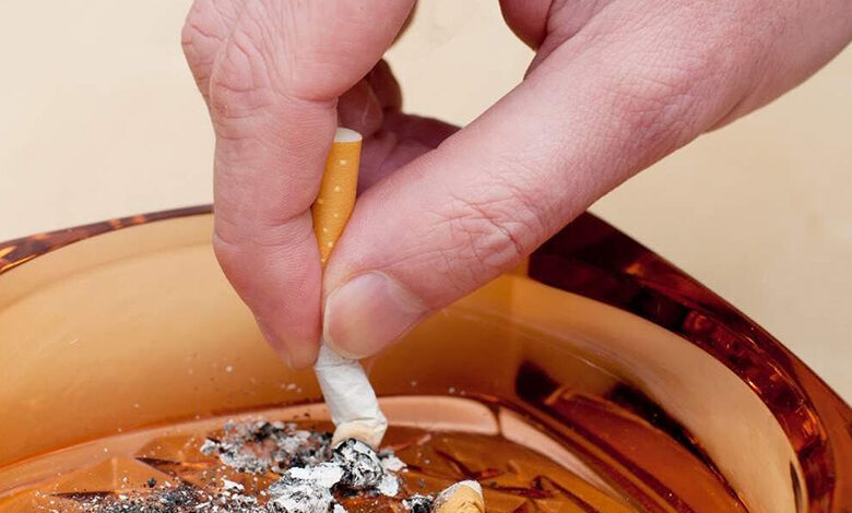 در امارات سیگار کشیدن در حضور کودکان ۵ هزار درهم جریمه دارد