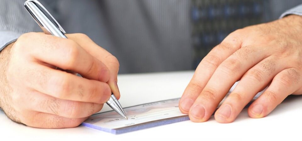 در دبی چطور بفهمیم چک برگشت می‌خورد یا نه؟