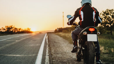 راهنمای جامع دریافت گواهینامه موتور در دبی