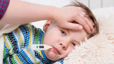 علائم تب در کودکان را جدی بگیرید و خود درمانی نکنید