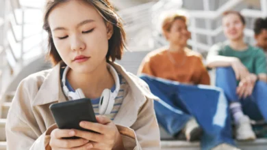 در امارات هیچ قانونی والدین را از بررسی گوشی فرزندان منع نمی‌کند