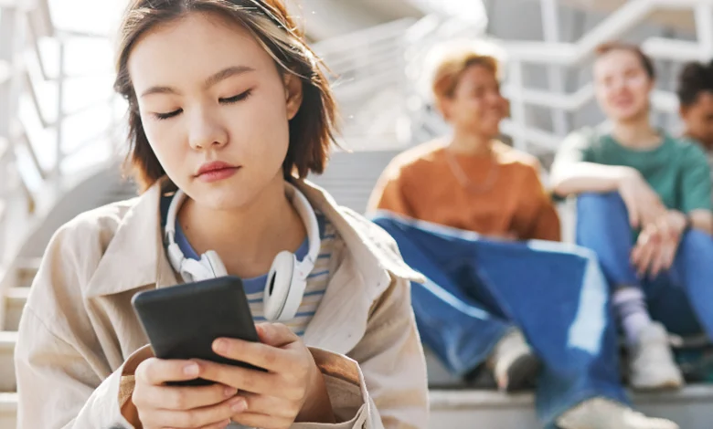 در امارات هیچ قانونی والدین را از بررسی گوشی فرزندان منع نمی‌کند