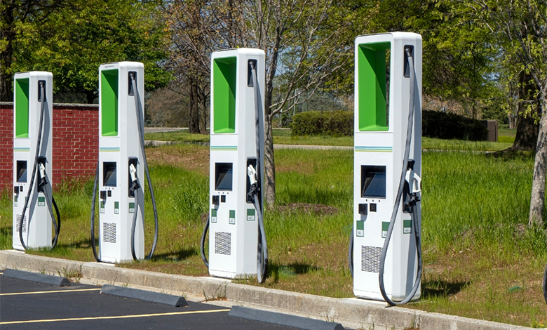 در دبی چه تعداد ایستگاه شارژ ماشین های برقی وجود دارد؟