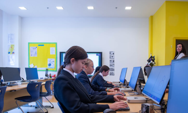 آموزش هوش مصنوعی به برنامه مدارس امارات اضافه می شود